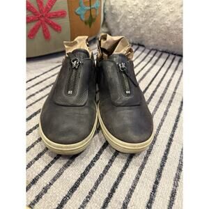 Ecco Soft 7 Shoes Women's 8 39 Black Nubuck Leather Zip Up Comfort Sneakers